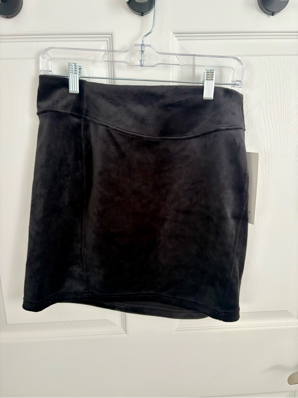 Lululemon Black Women's Suede-Look Mini Skirt